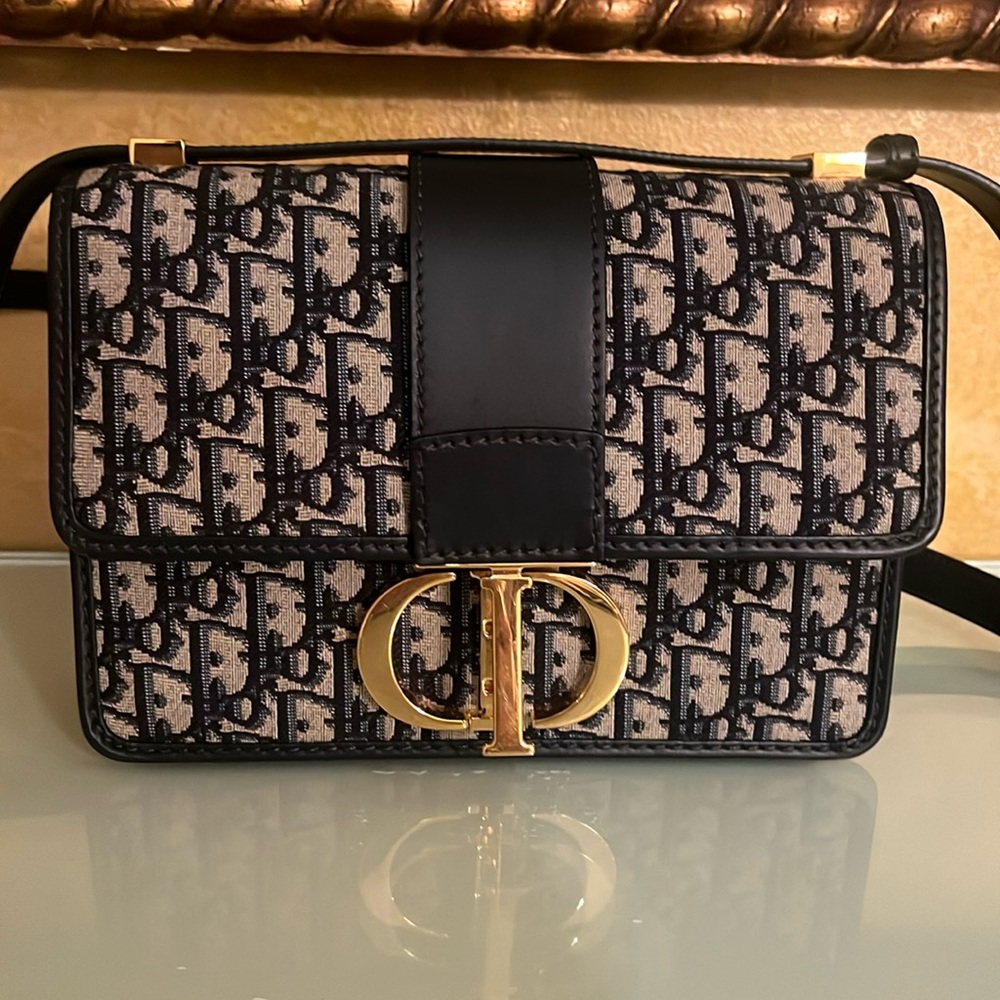 Dior 30 Montaigne Bag
Blue Dior Oblique Jacquard